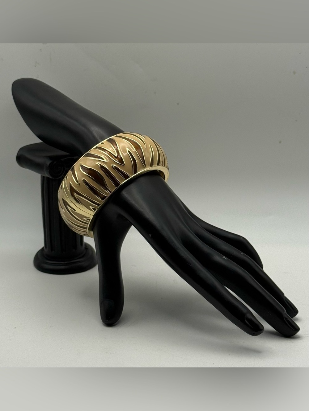 Vintage Enamel Zebra Stripe Clamper Bangle Bracelet Gold Tone Textured Cuff